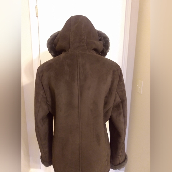 Hooded coat - Picture 7 of 9